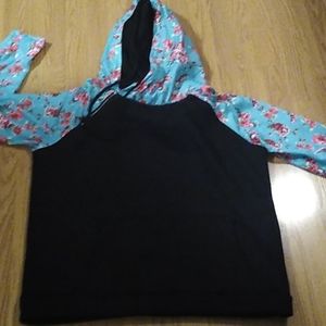BNWOT cute sweatshirt. Just to big for me.